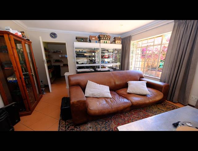 4 BEDROOM HOUSE FOR SALE IN KENSINGTON B